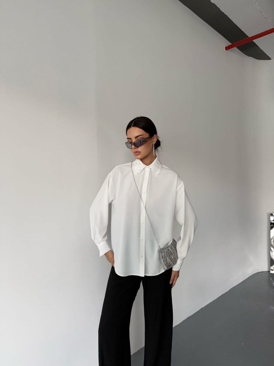 Yakası Taş Detay Gömlek