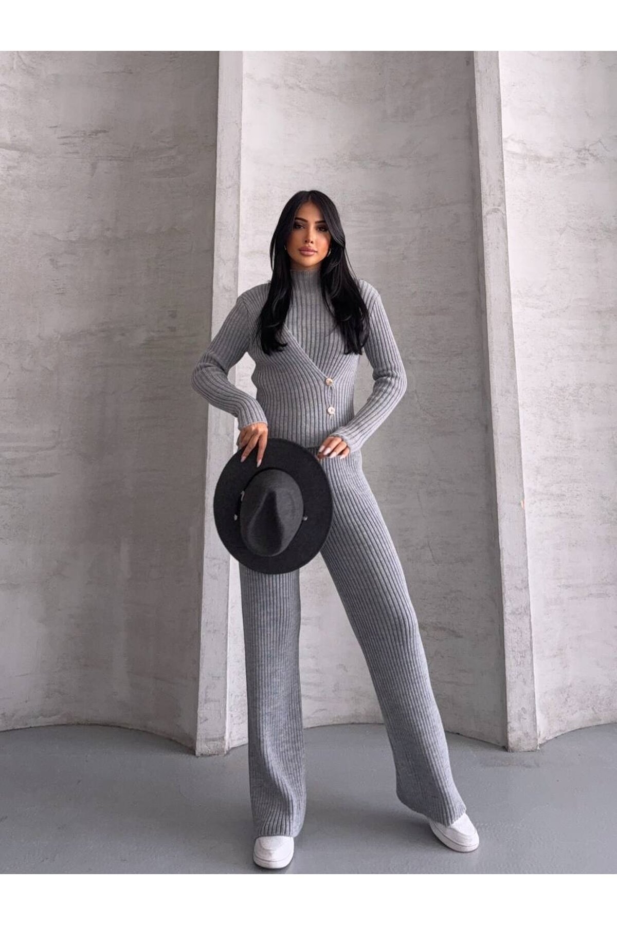 Yandan Düğme Detaylı Triko Takım