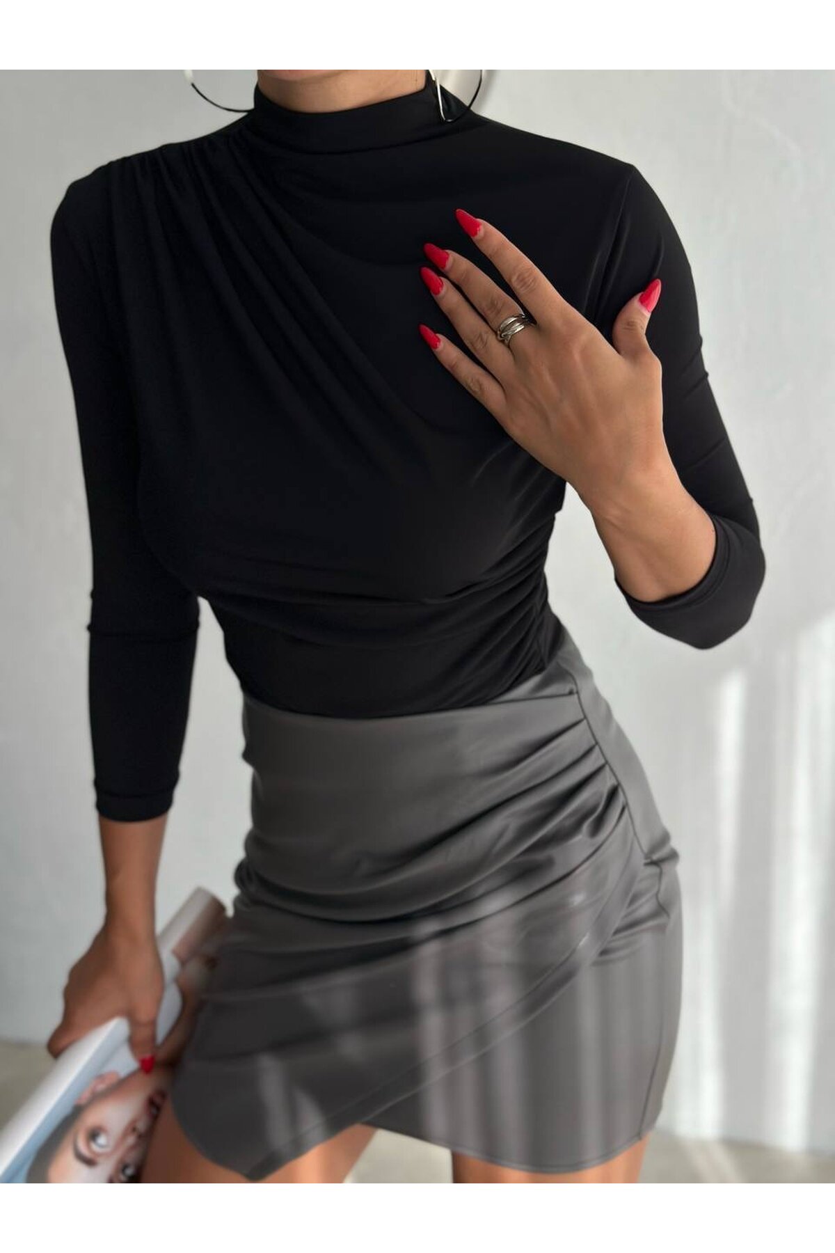 Yarım Balıkçı Siyah Sandy Bluz