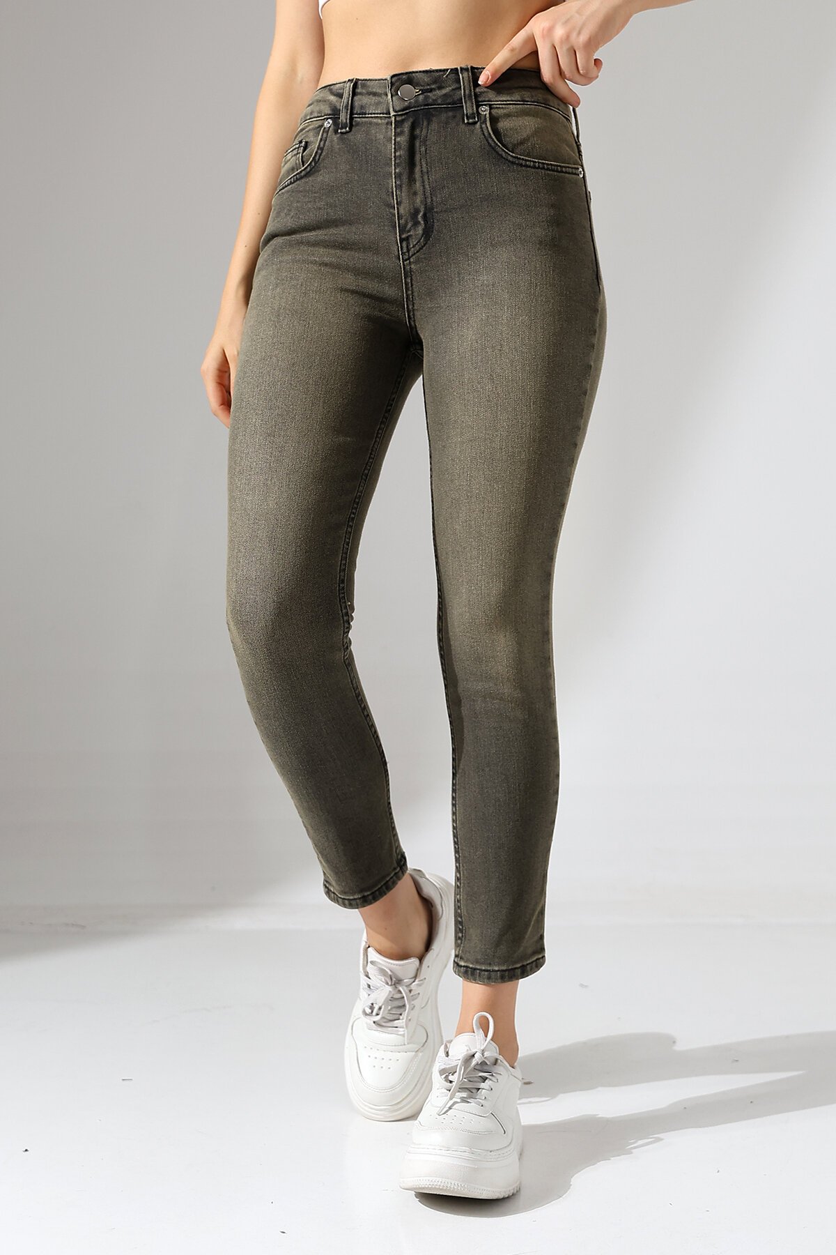 Yüksek Bel Dar Paça Yıkamalı Kadın Jean Haki Gri