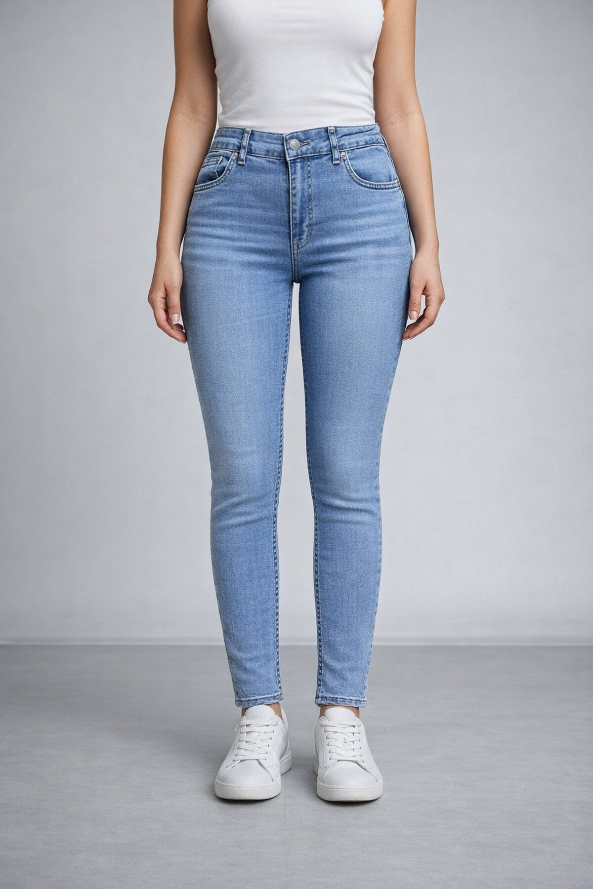 Açık Mavi Paçaları Püsküllü Jean