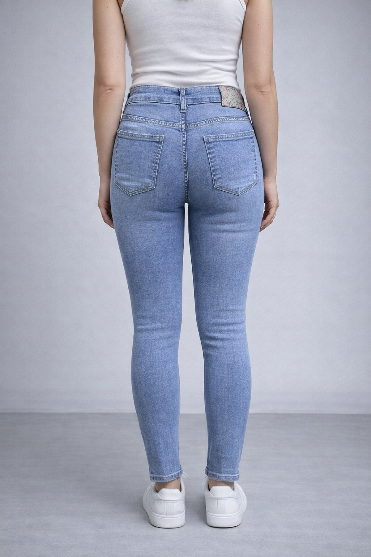 Açık Mavi Paçaları Püsküllü Jean