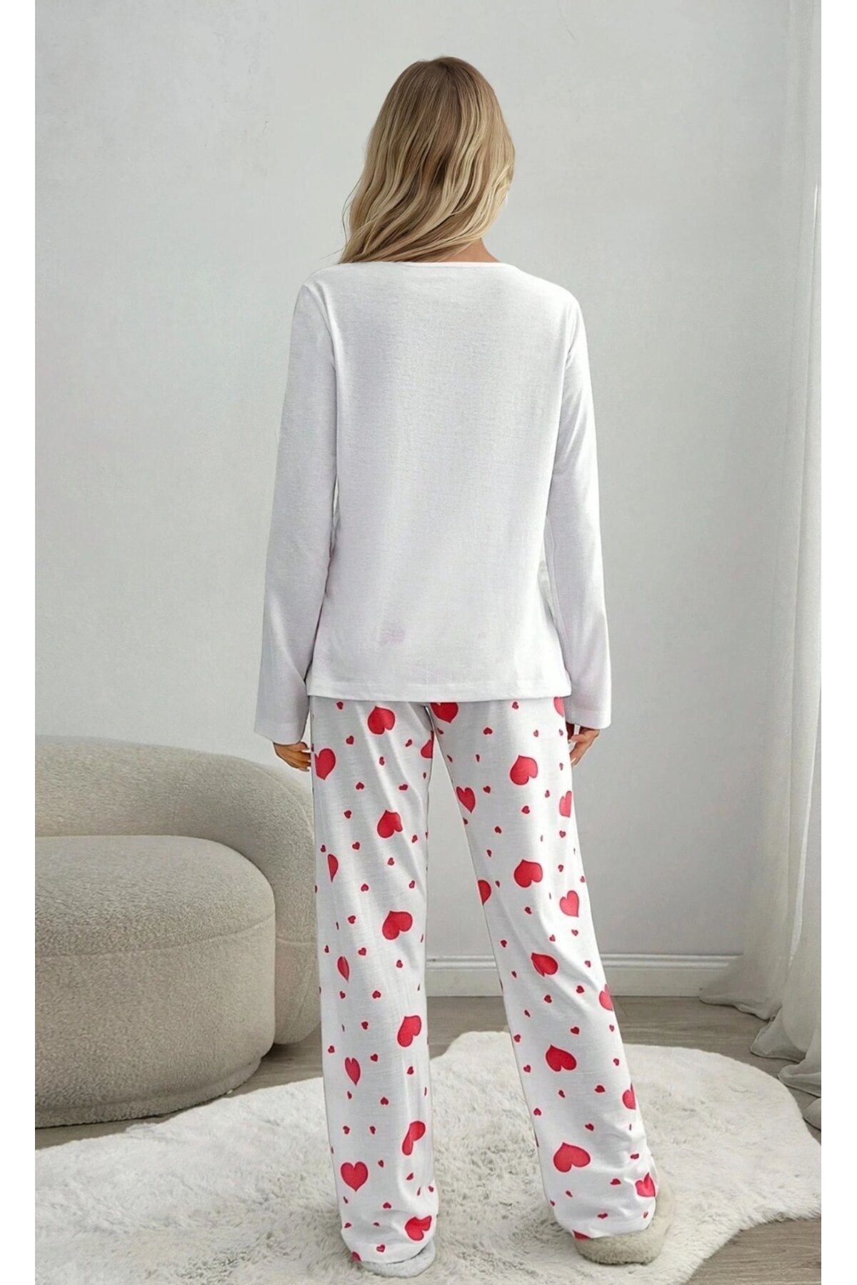 Beyaz Kırmızı Kalp Desenli Kadın Pijama Takımı