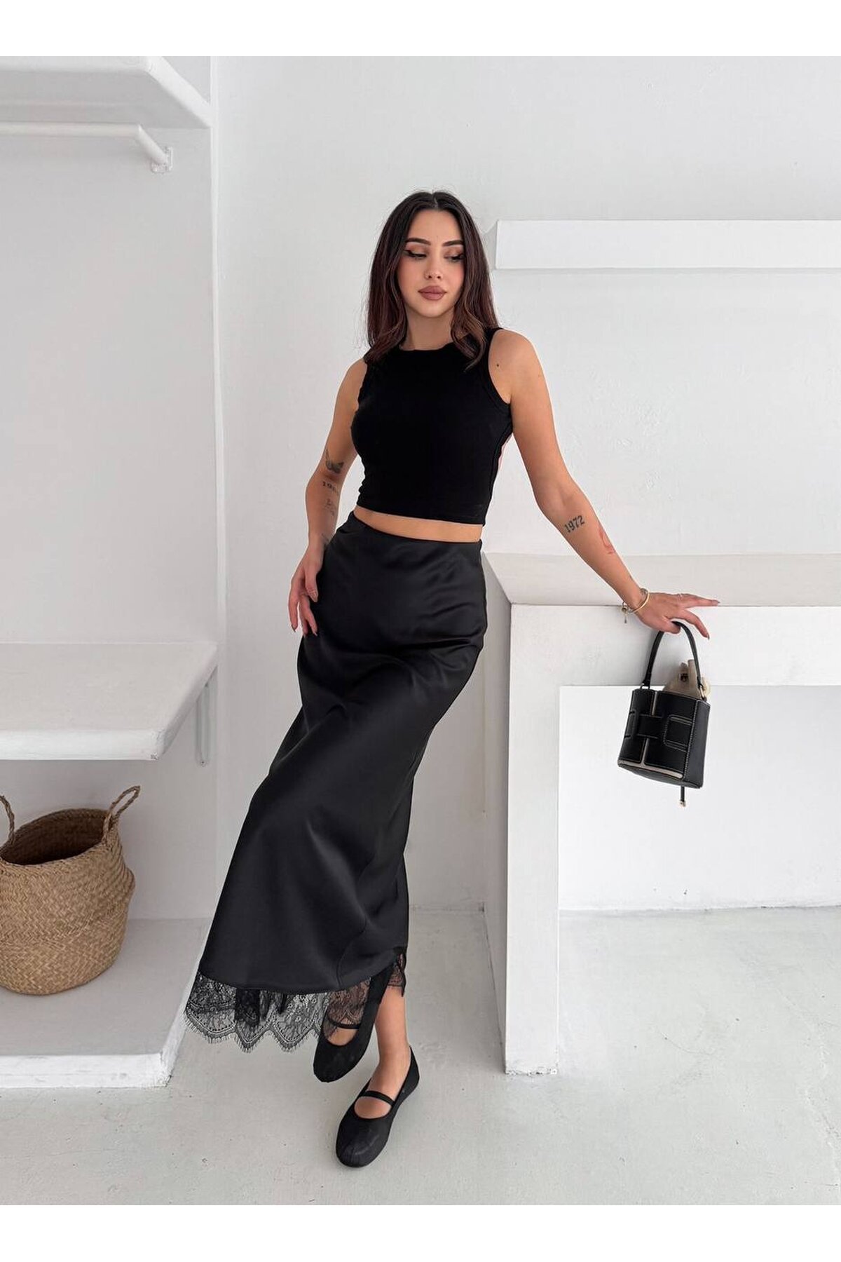 Dantel Detay Saten Uzun Etek