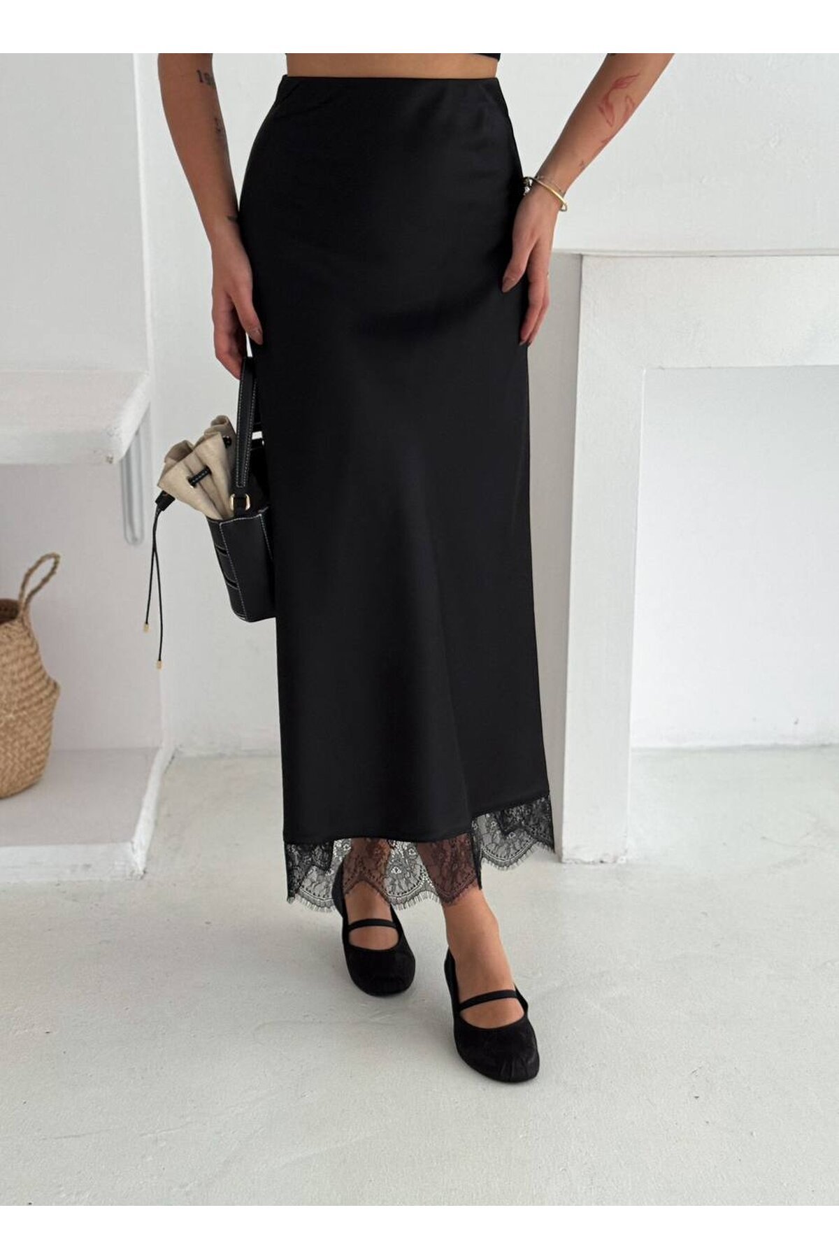 Dantel Detay Saten Uzun Etek