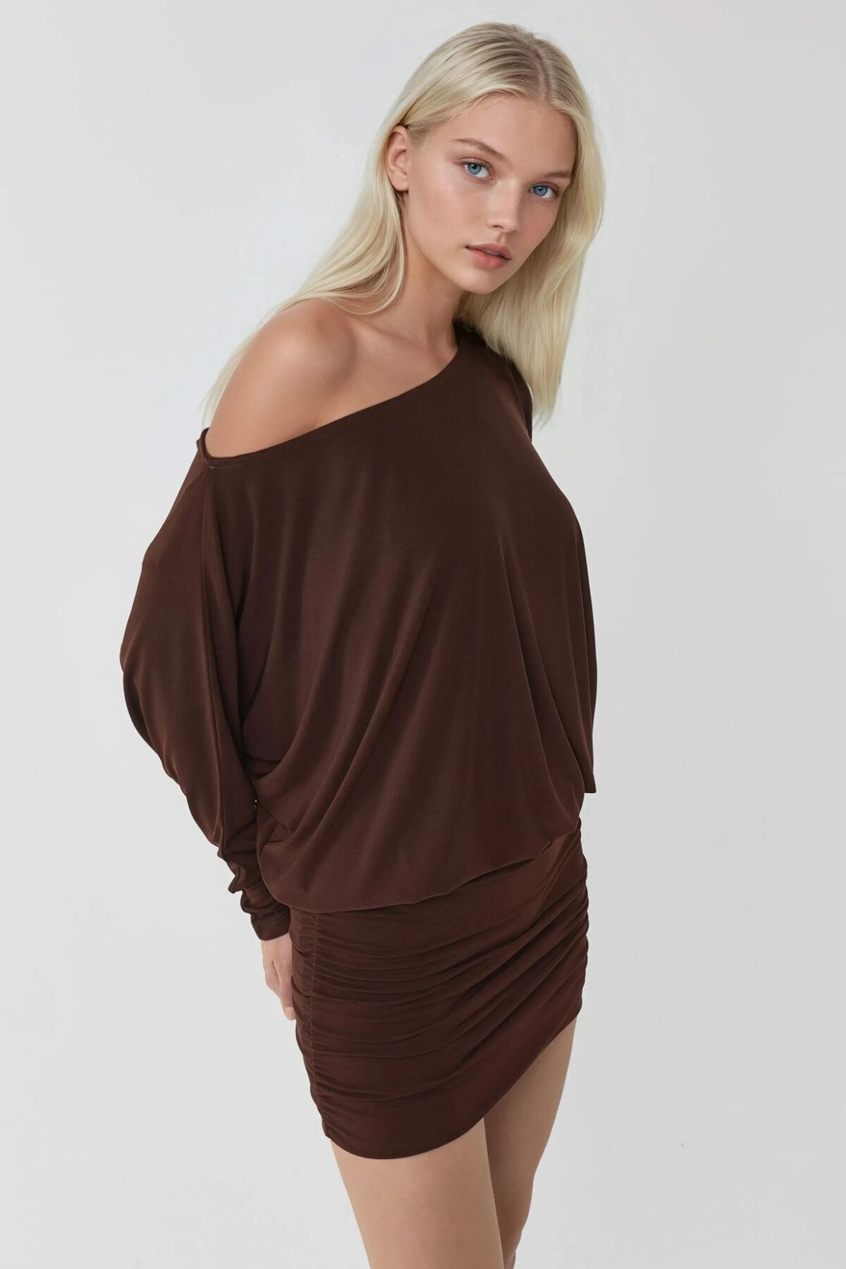 Düşük Omuz Esnek Elbise Kahverengi