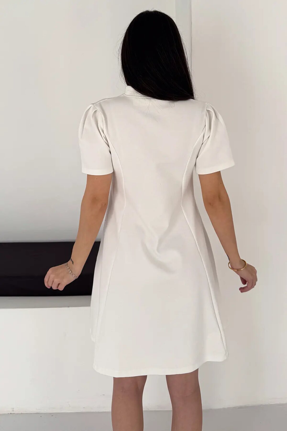 Kadın Beyaz Düğme Detay Mini Elbise