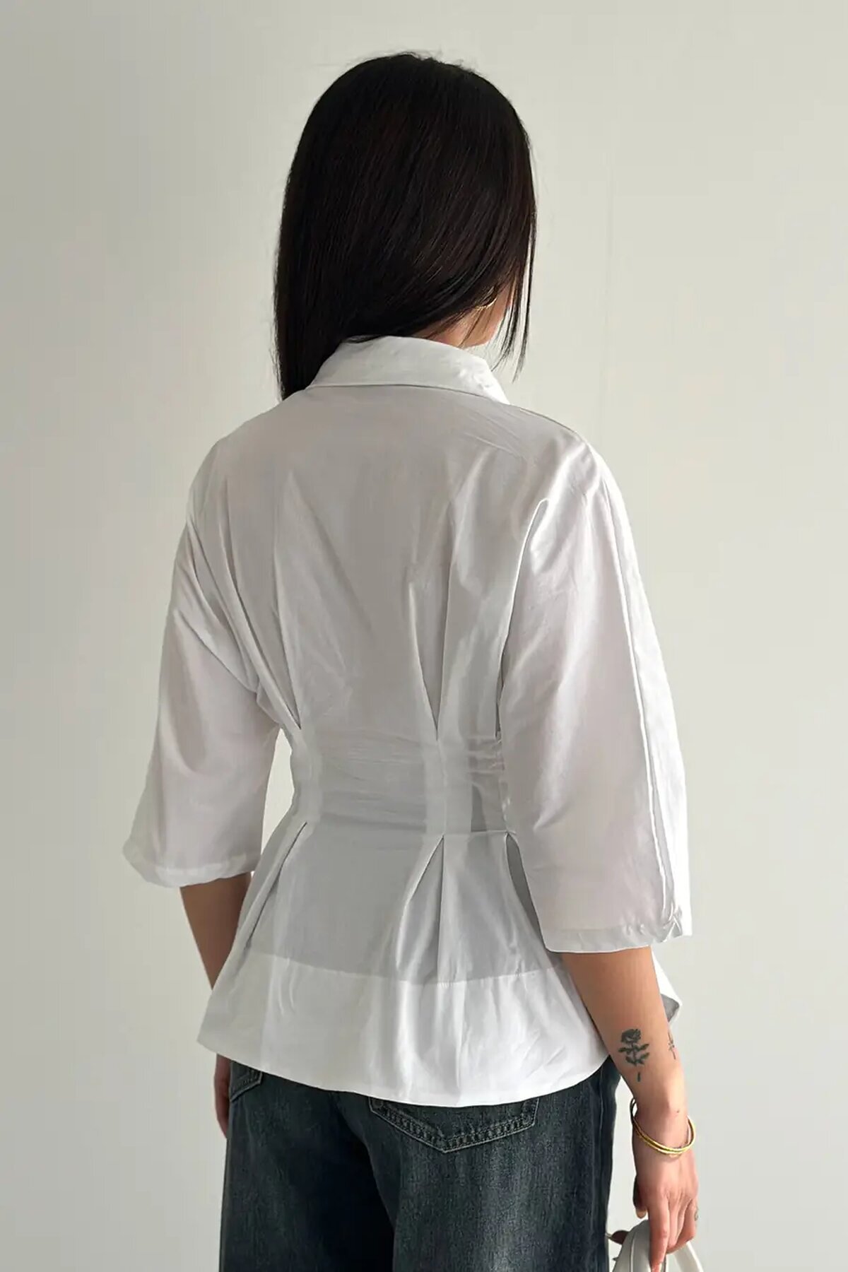 Kadın Bel Formlu Gömlek – Düğmeli Yarım Kol Şık Gömlek Beyaz