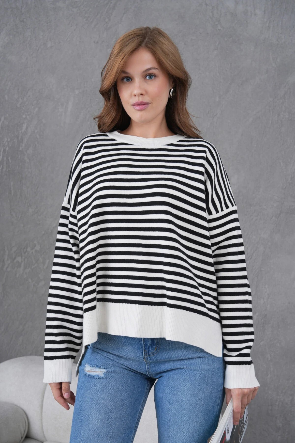 Kadın Bisiklet Yaka Nakış Detay Yırtmaçlı Oversize Çizgili Triko Kazak