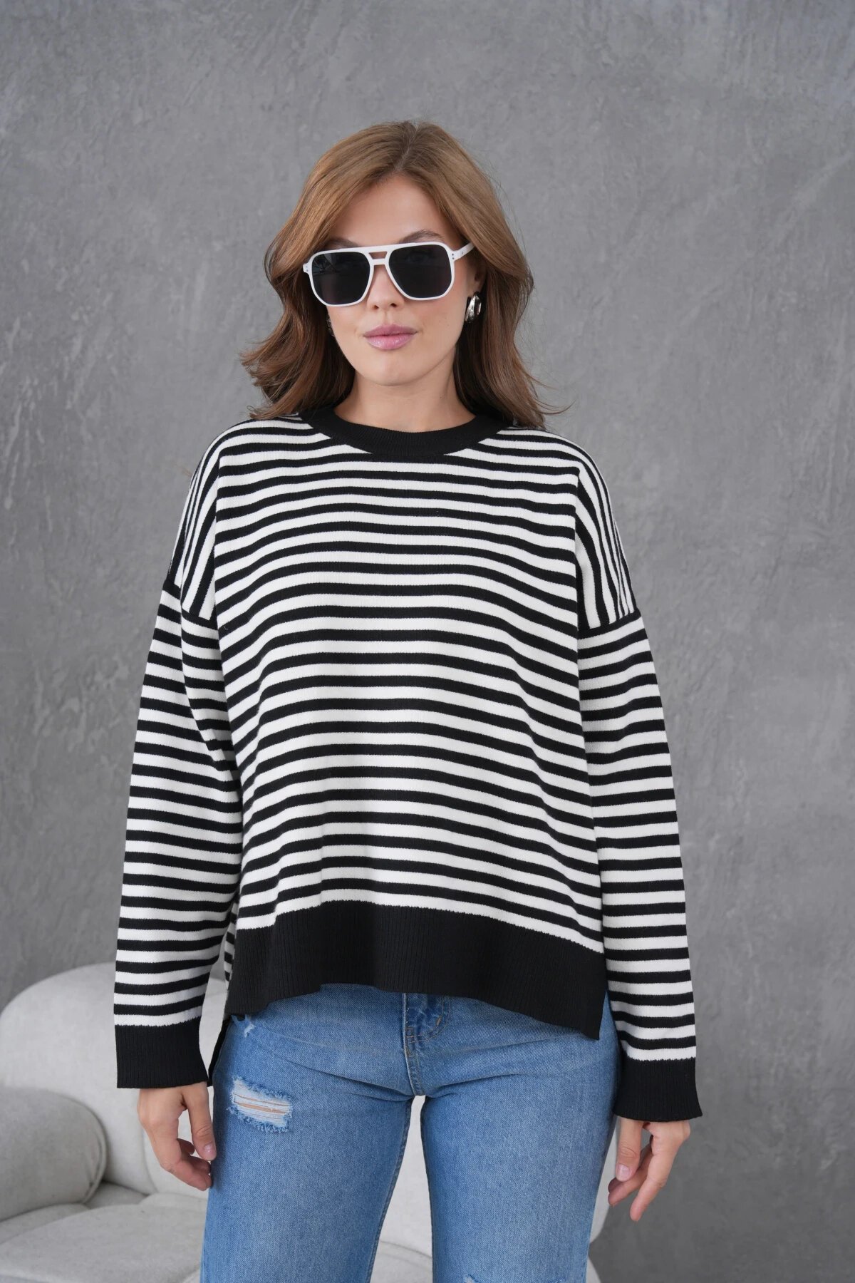 Kadın Bisiklet Yaka Nakış Detay Yırtmaçlı Oversize Çizgili Triko Kazak