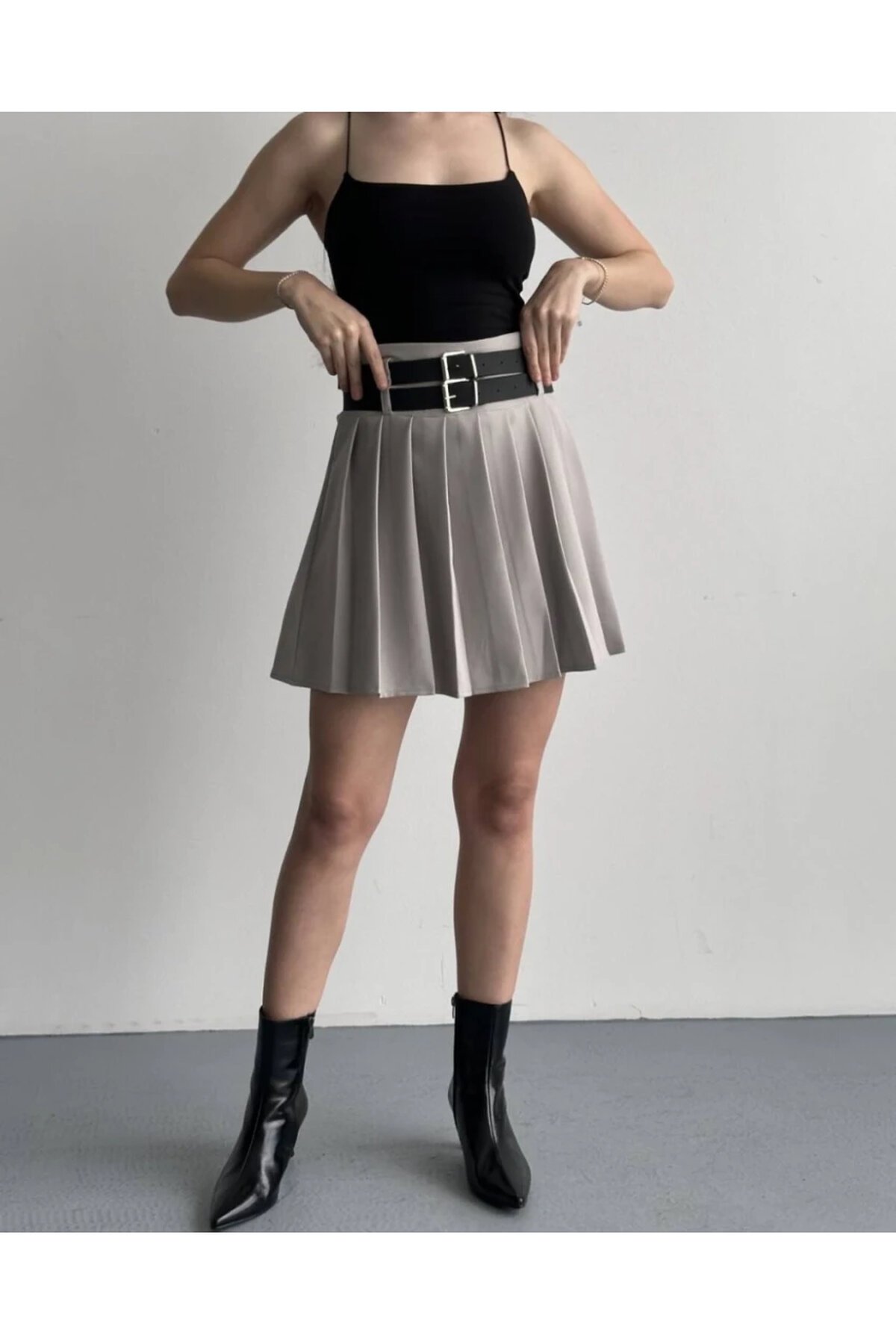 Kadın Çift Kemerli Şortlu Pileli Etek Krem