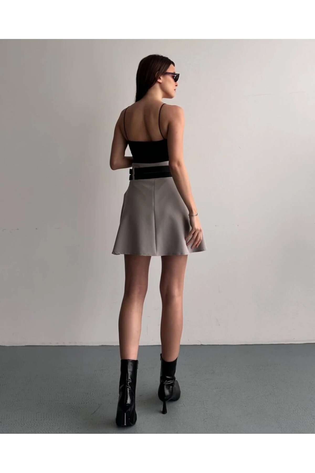 Kadın Çift Kemerli Şortlu Pileli Etek Krem