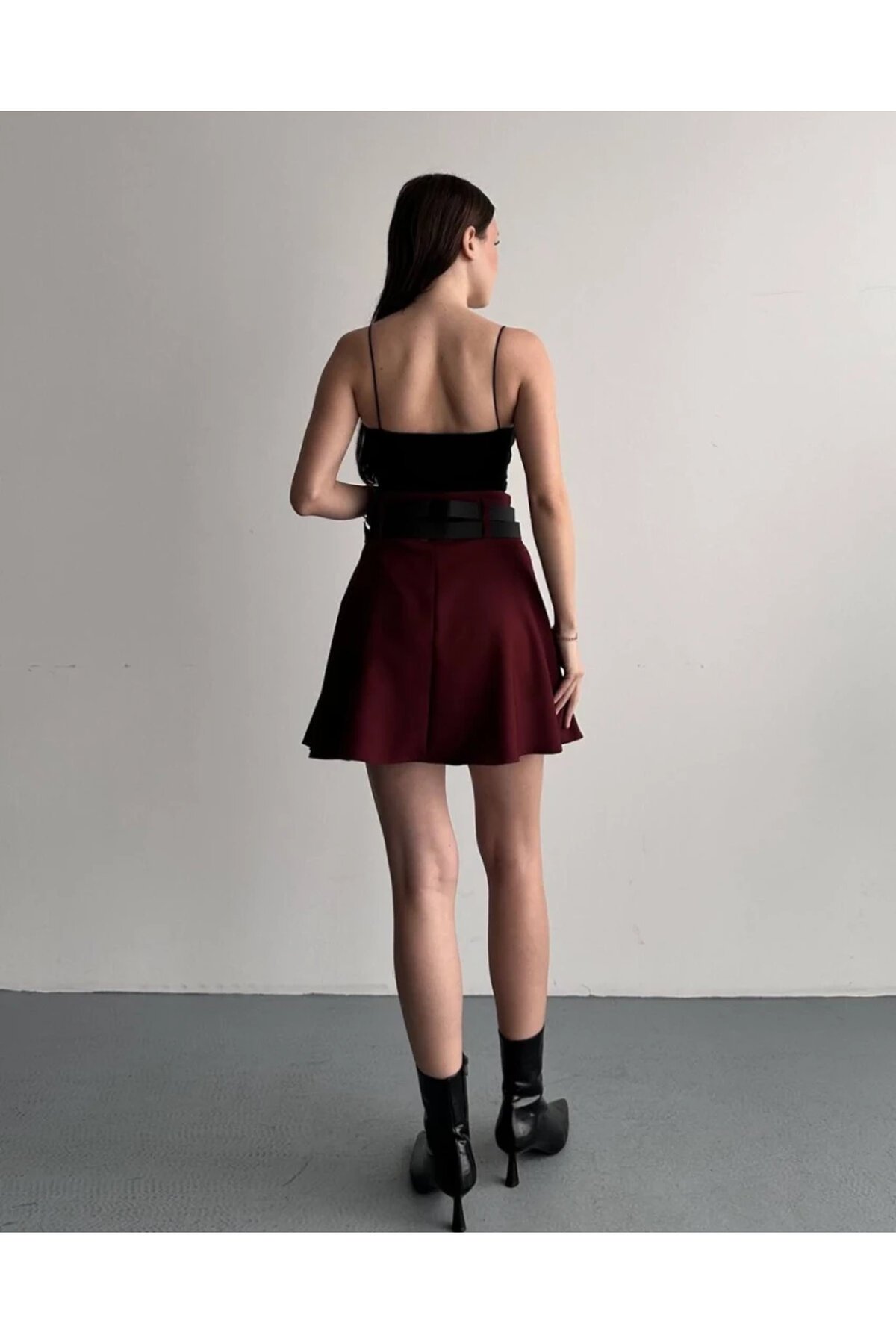 Kadın Çift Kemerli Şortlu Pileli Etek Bordo