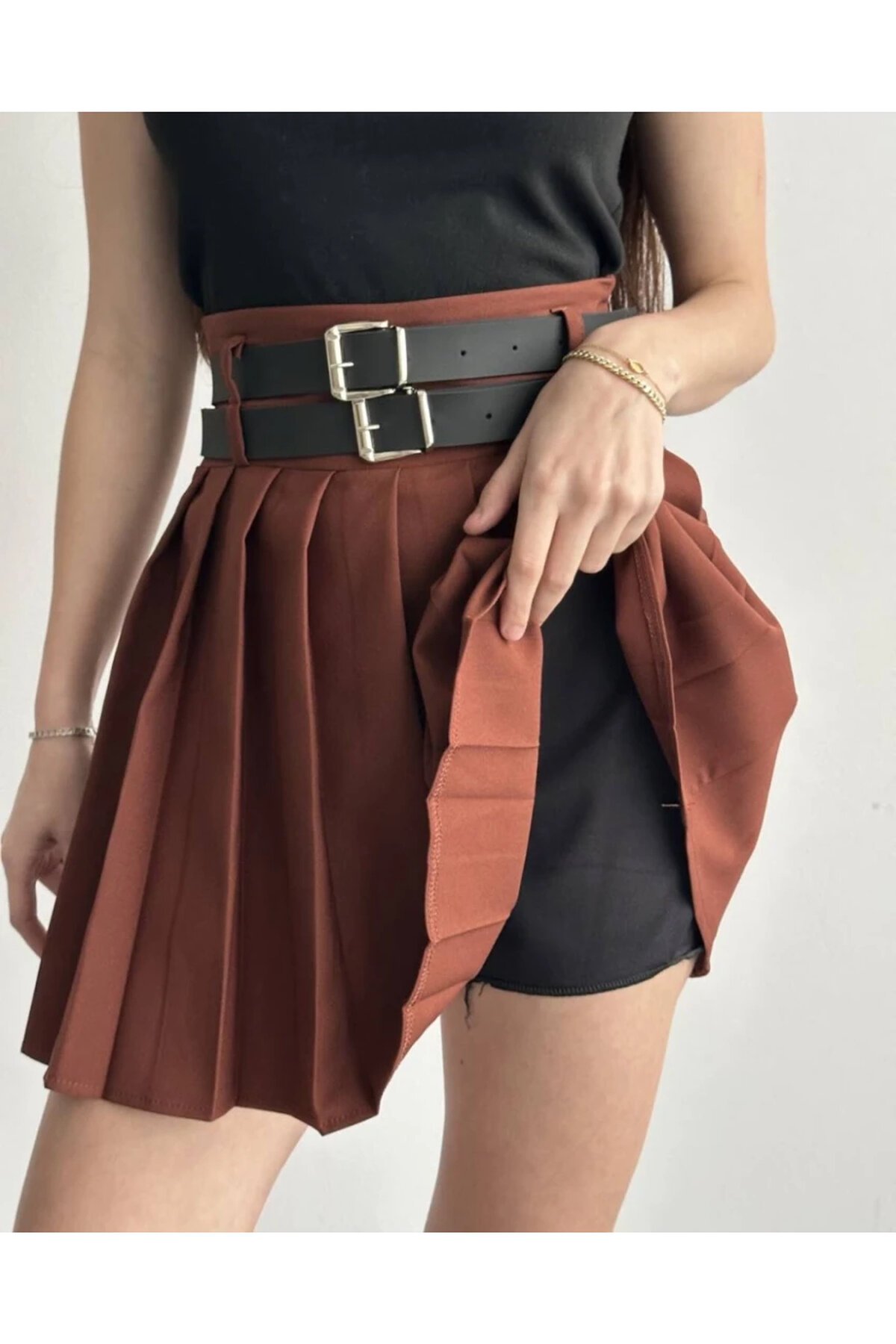 Kadın Çift Kemerli Şortlu Pileli Etek Kahve