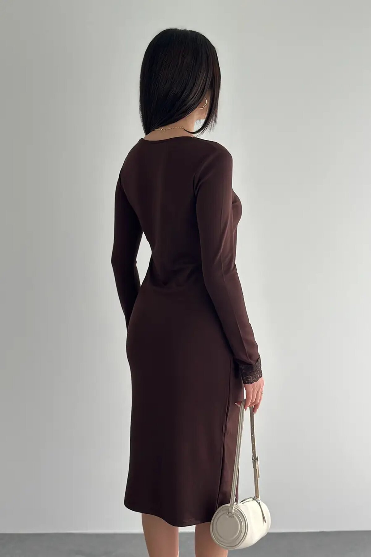 Kadın Dantel Detaylı V Yaka Elbise – Uzun Kollu Şık Günlük Elbise