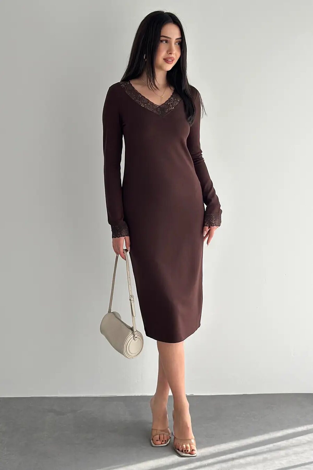 Kadın Dantel Detaylı V Yaka Elbise – Uzun Kollu Şık Günlük Elbise
