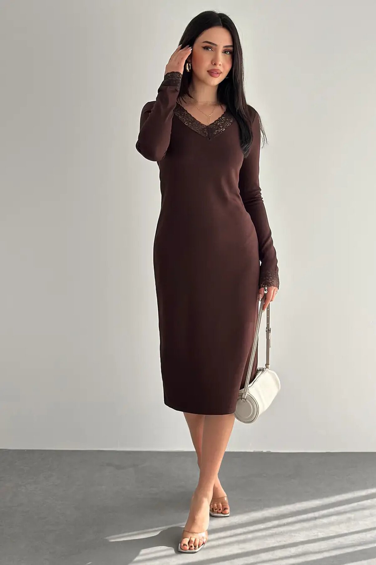 Kadın Dantel Detaylı V Yaka Elbise – Uzun Kollu Şık Günlük Elbise