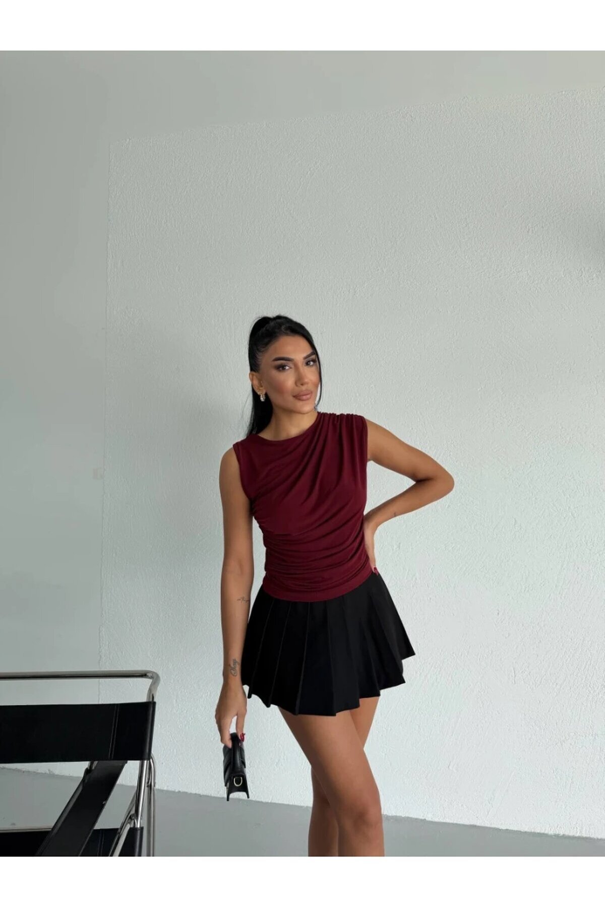 Kadın Kolsuz Dökümlü Sandy Kumaş Bluz Bordo