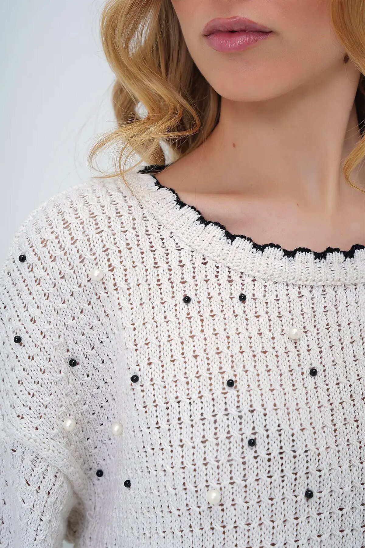 Kadın Kontrast Kenarlı Süslemeli Triko Kazak