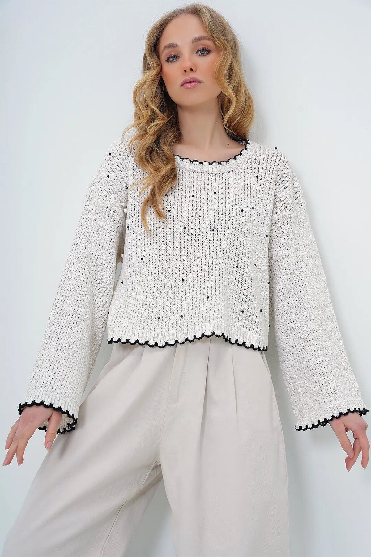 Kadın Kontrast Kenarlı Süslemeli Triko Kazak