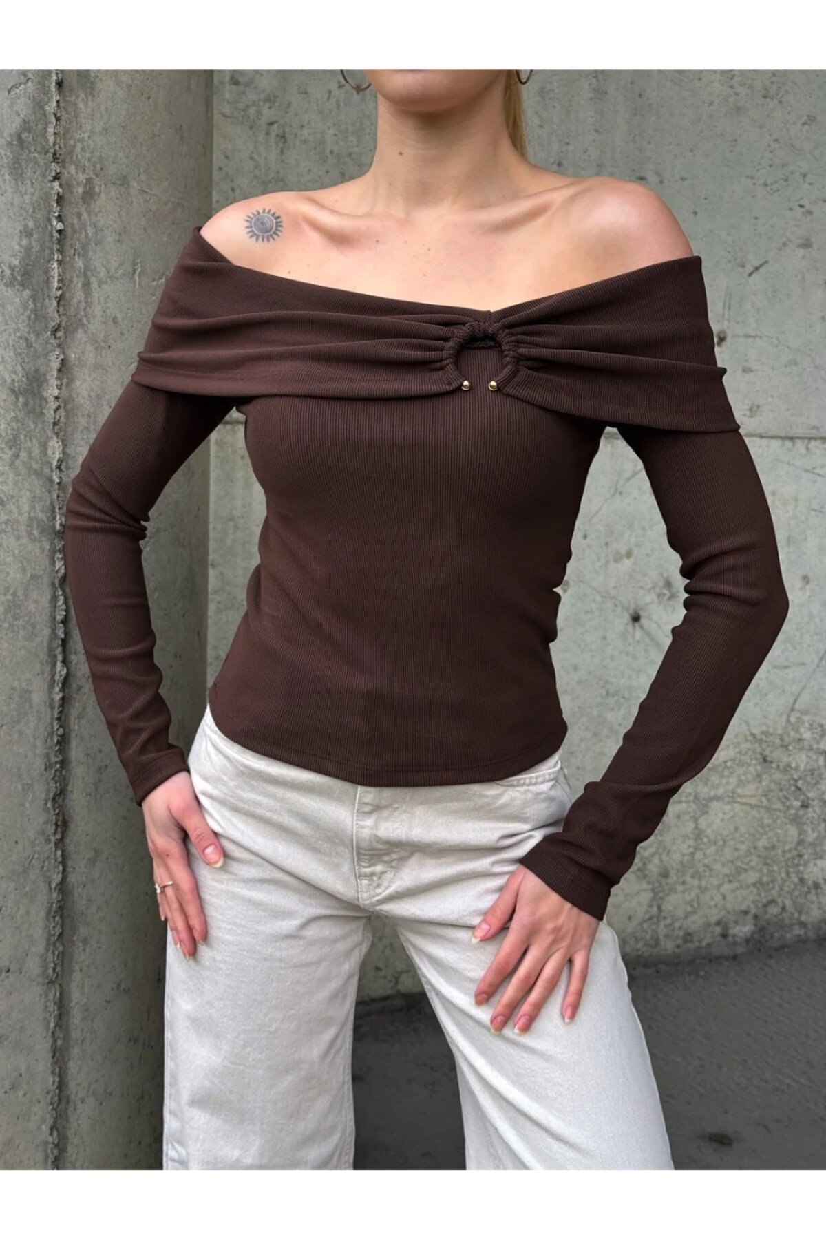 Kadın Madonna Yaka Halka Detay Bluz