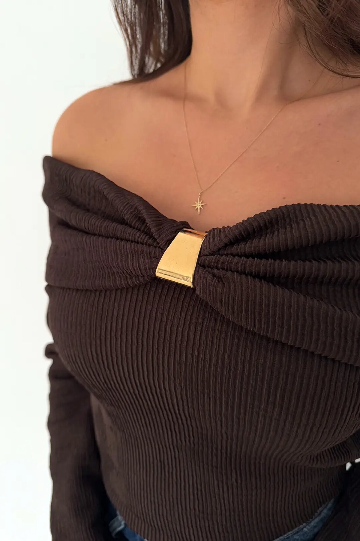 Kadın Omuz Açık Toka Detaylı Bluz