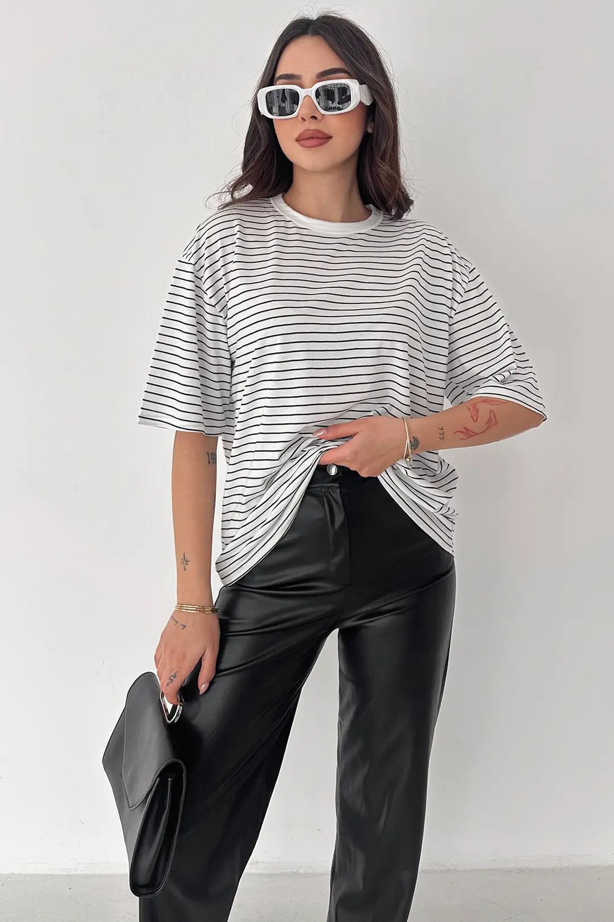 Kadın Oversize Çizgili Tişört Beyaz
