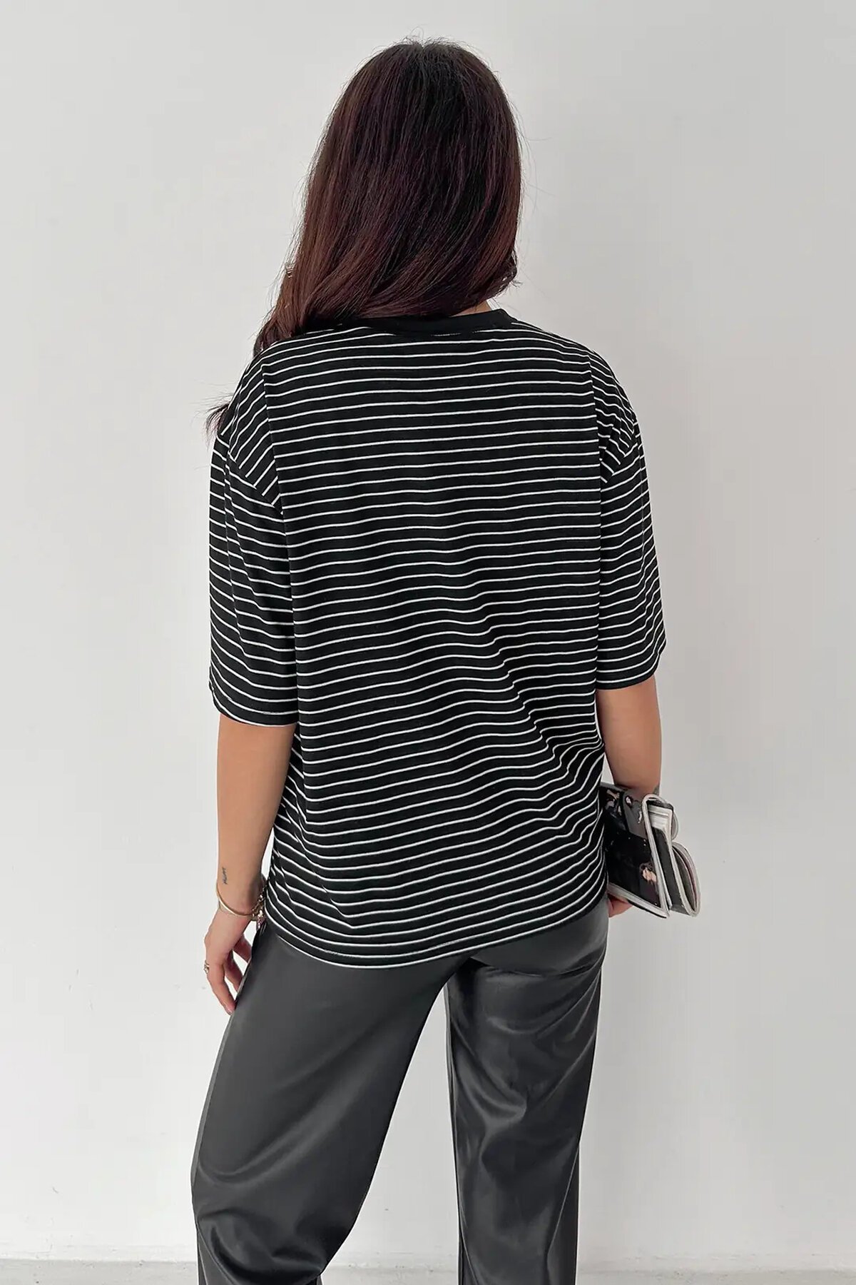 Kadın Oversize Çizgili Tişört Siyah