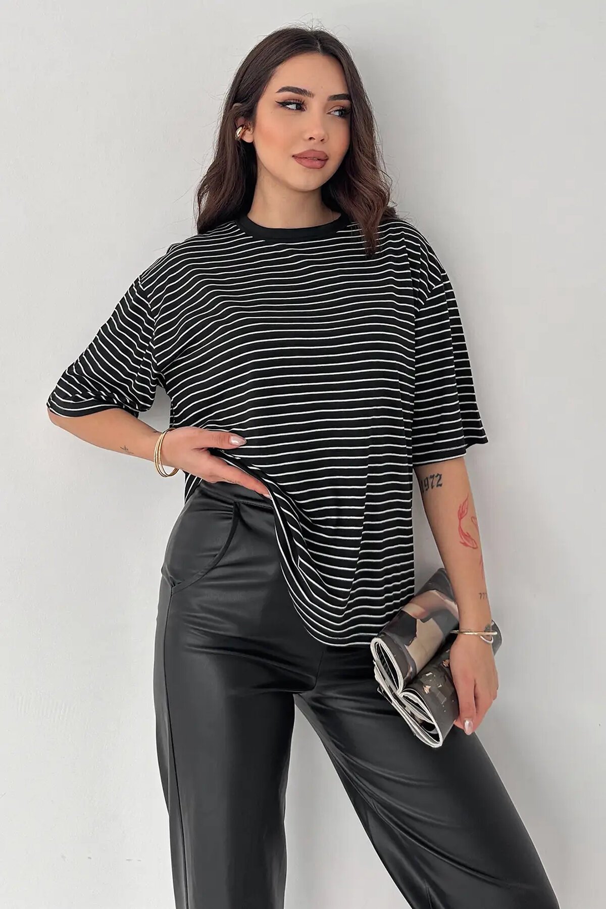Kadın Oversize Çizgili Tişört Siyah