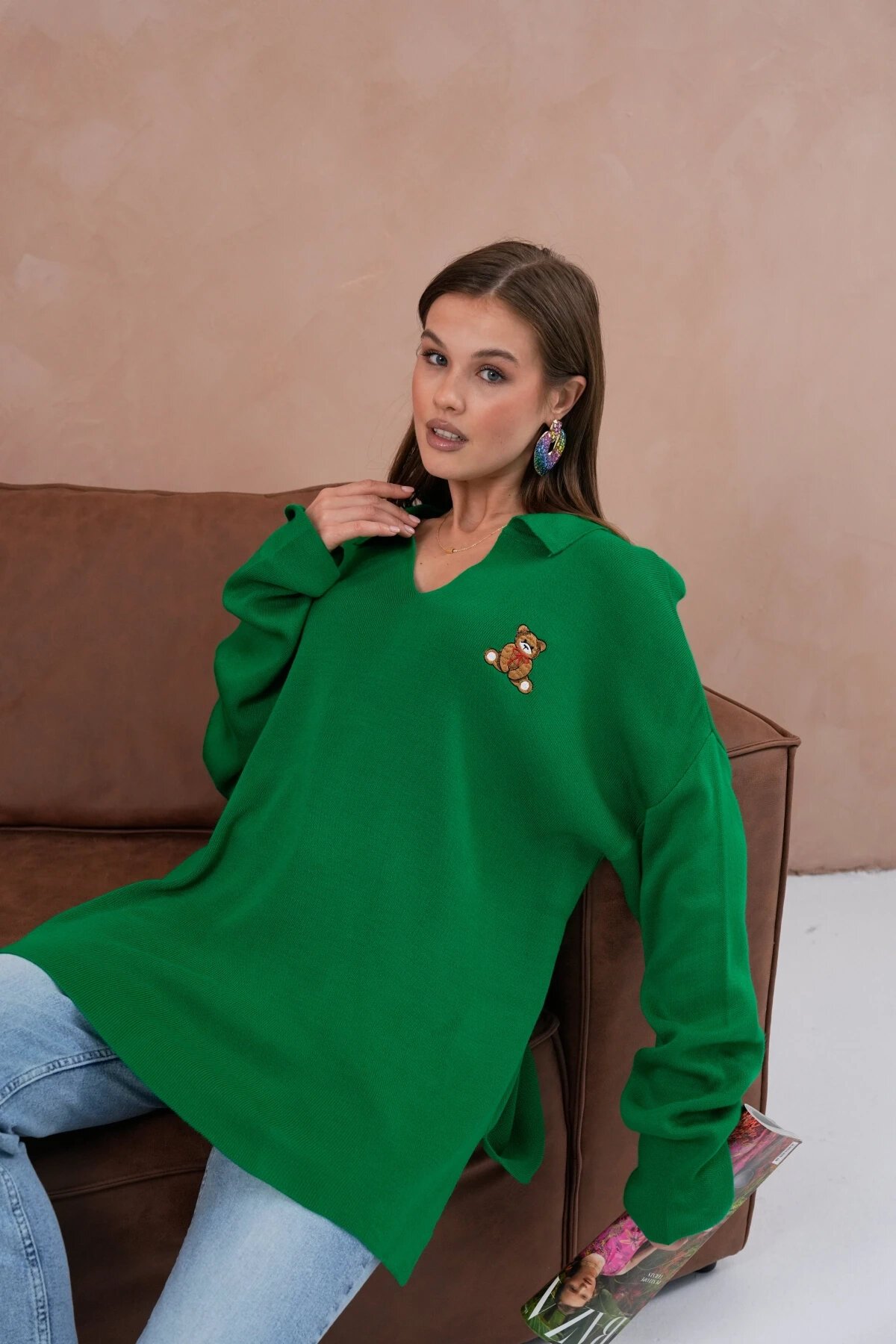 Kadın Polo Yaka Nakış Detay Yanları Yırtmaçlı Salaş Triko Kazak