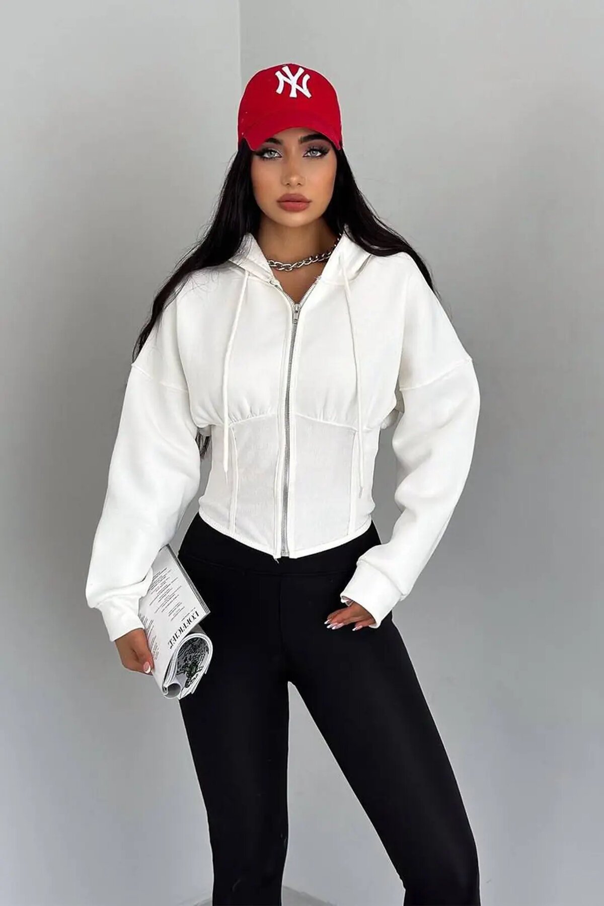 Kadın Siyah Fermuarlı Hoodie – Minimal Sokak Ruhuyla