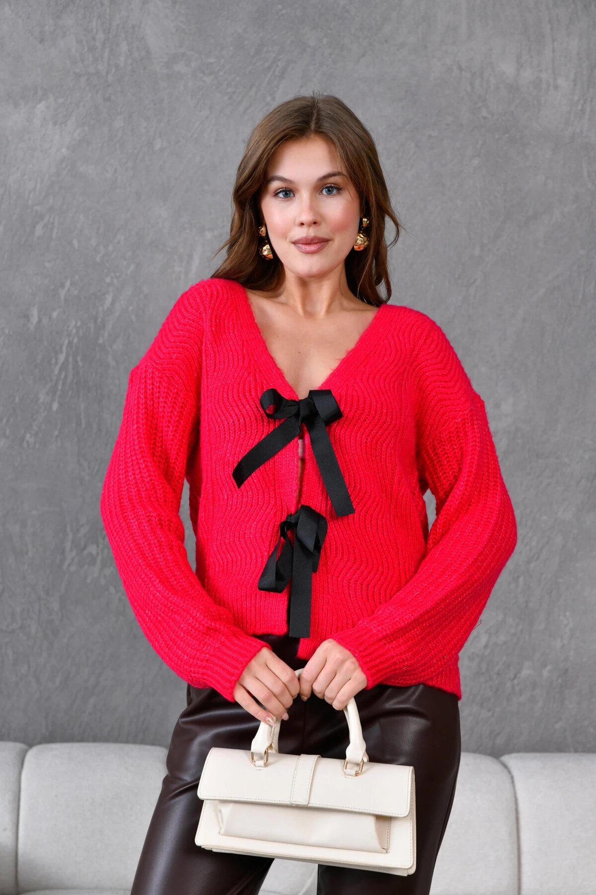 Kadın V Yaka Örgü Detay Fiyonklu Triko Ceket