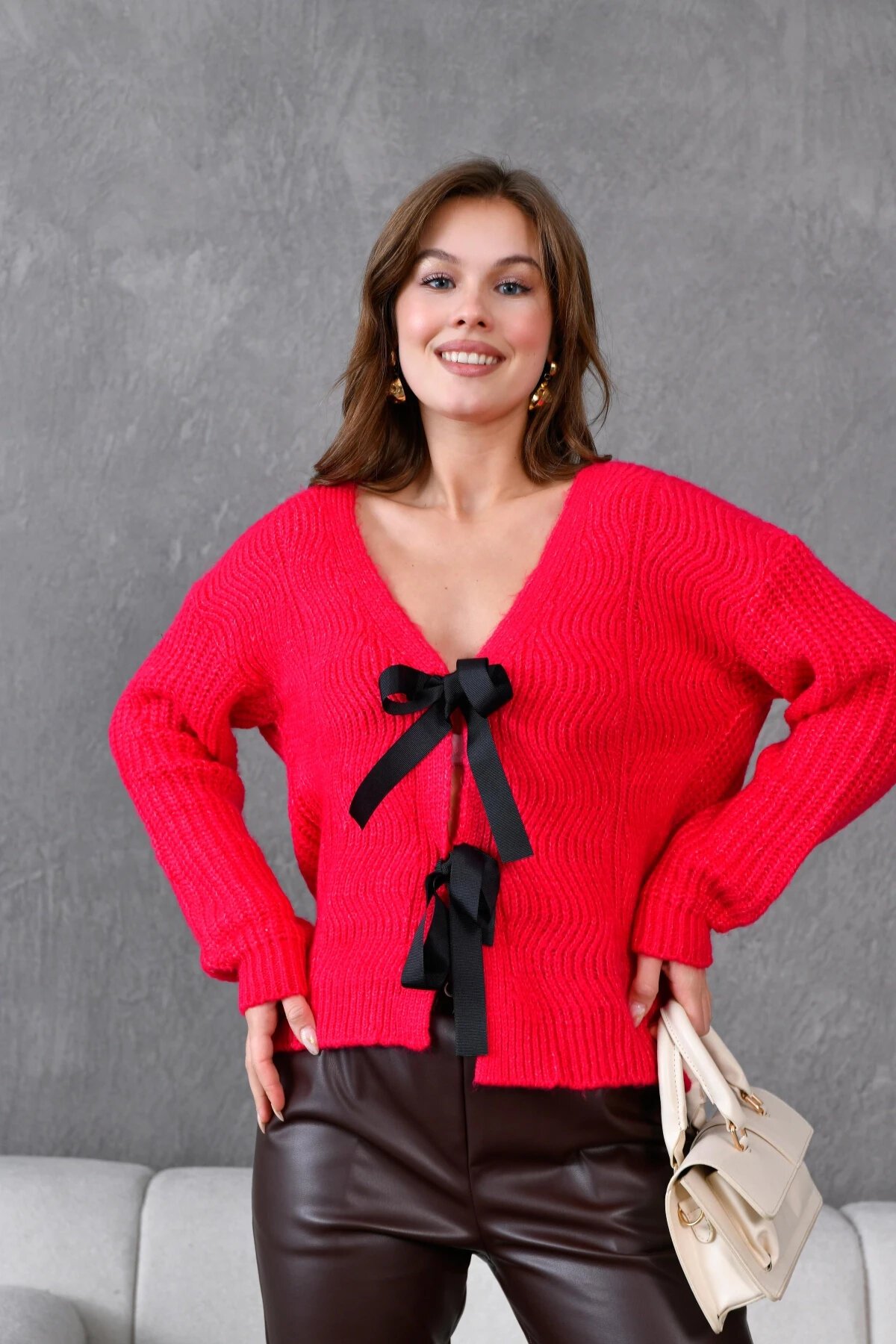 Kadın V Yaka Örgü Detay Fiyonklu Triko Ceket