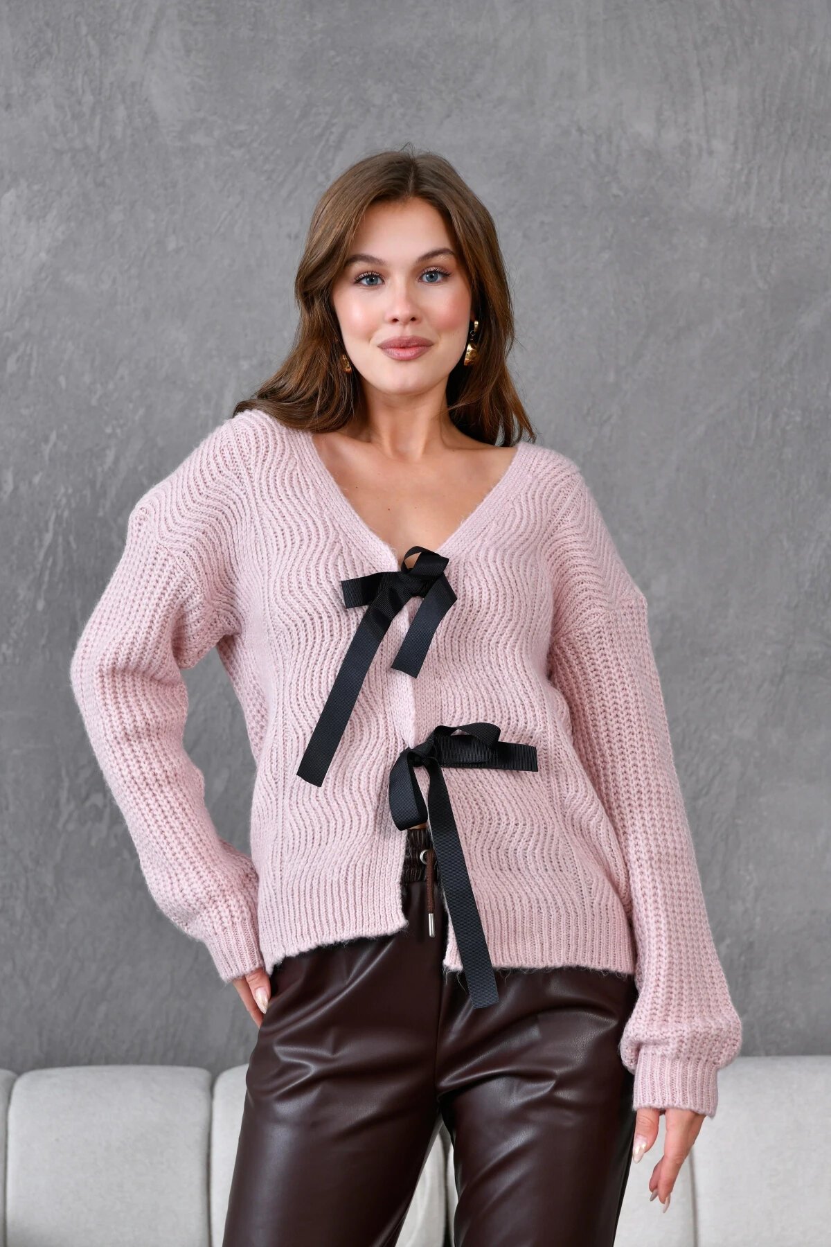 Kadın V Yaka Örgü Detay Fiyonklu Triko Ceket