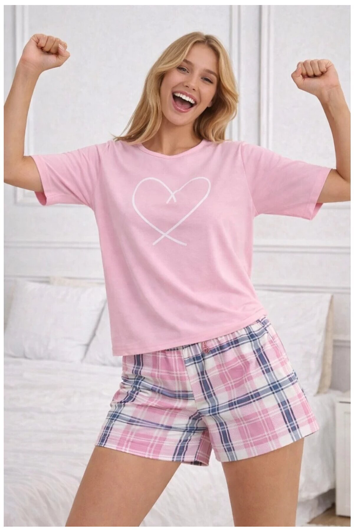 Kalp Baskılı Ekose Şortlu Kadın Pijama Takımı Pembe