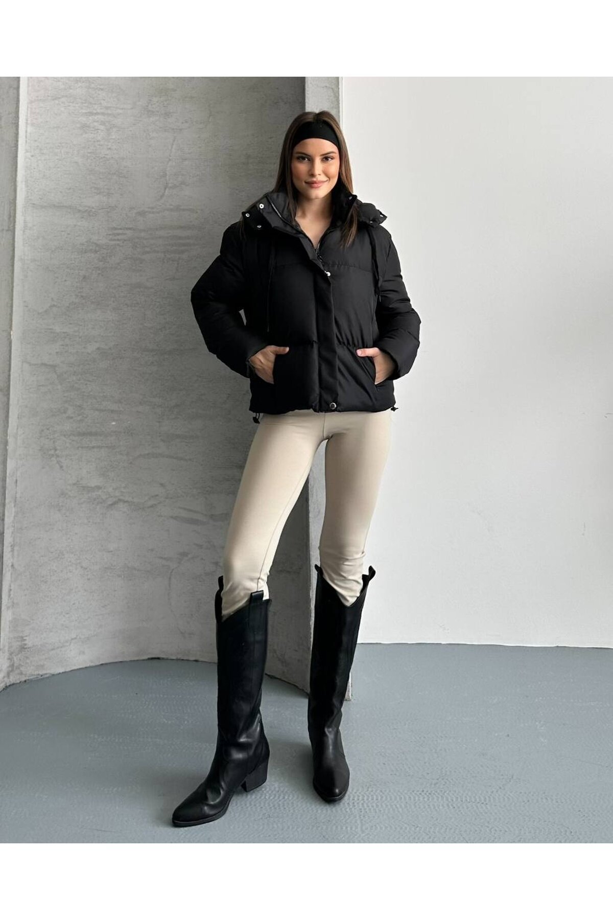 Kapşonlu Yaka Bağcıklı Micro Şişme Mont