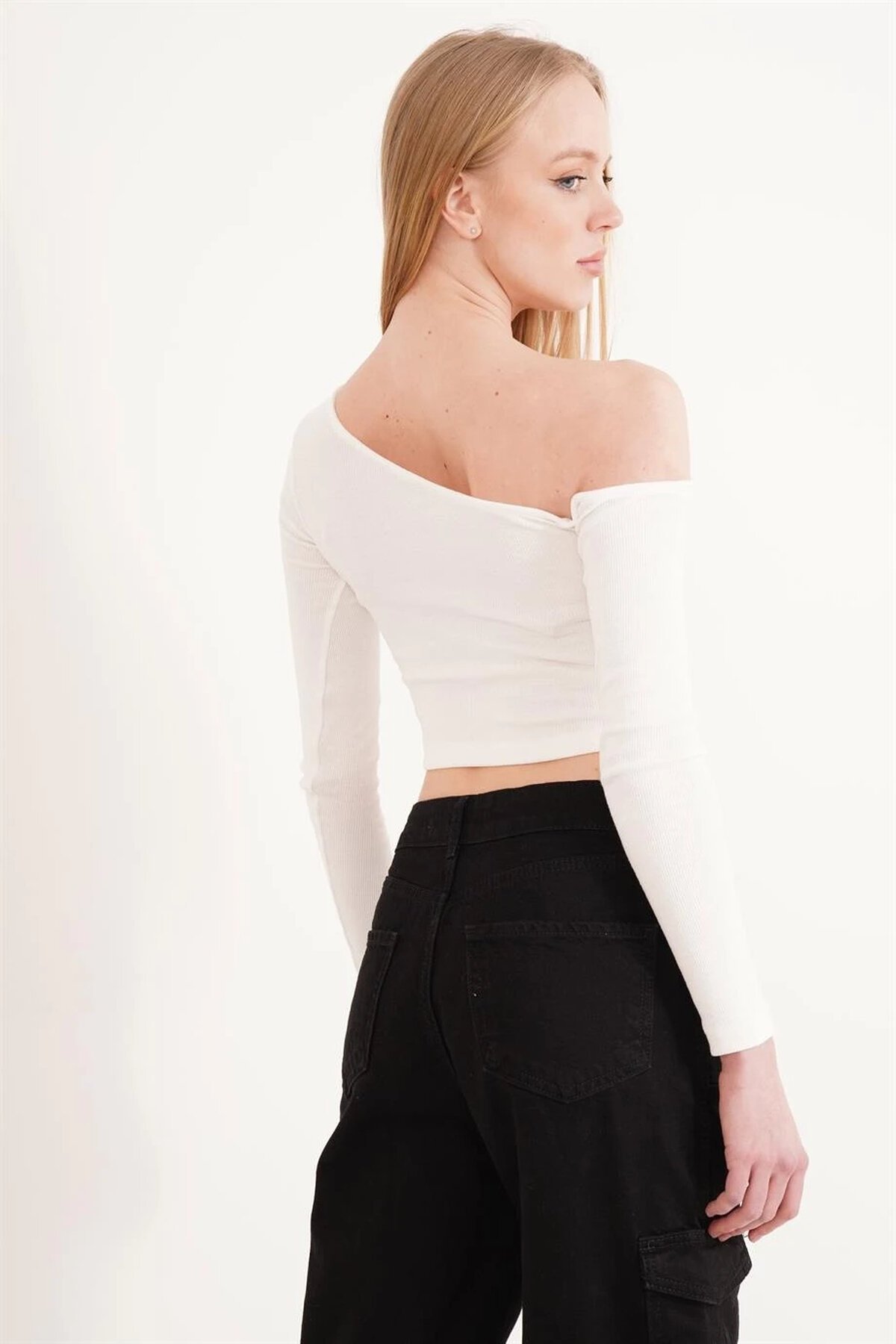 Kaşkorse Tek Omuz Dekolteli Uzun Kol Bluz BEYAZ