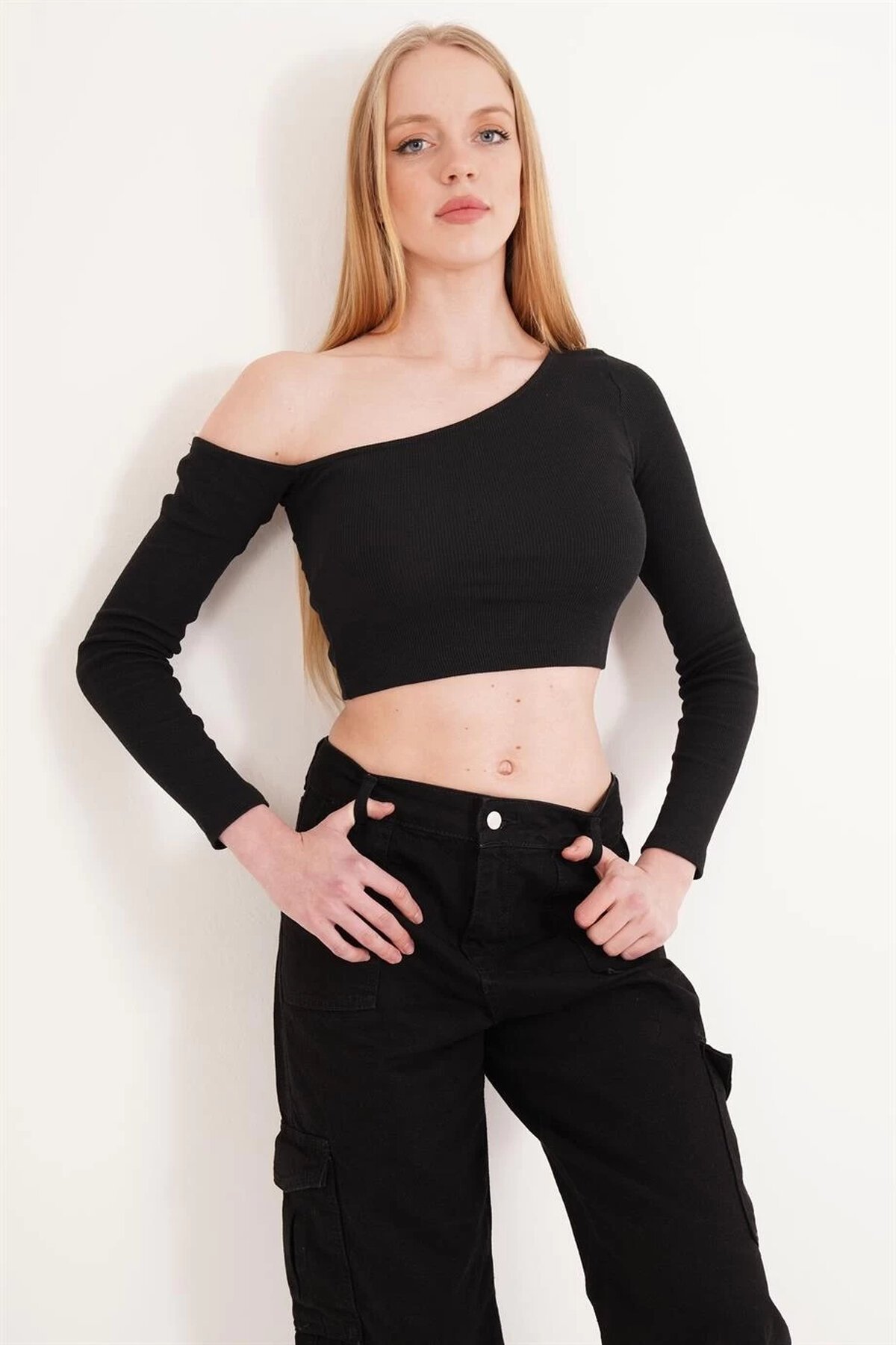 Kaşkorse Tek Omuz Dekolteli Uzun Kol Bluz SIYAH