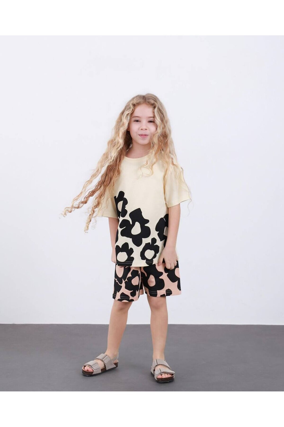 Kız Çocuk Çiçek Desen Şortlu Alt Üst Takım