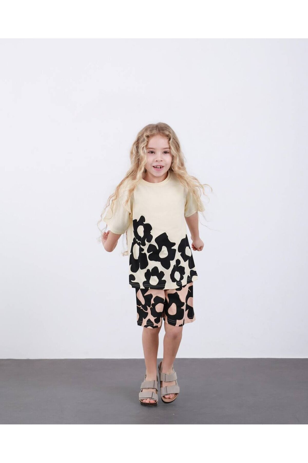 Kız Çocuk Çiçek Desen Şortlu Alt Üst Takım