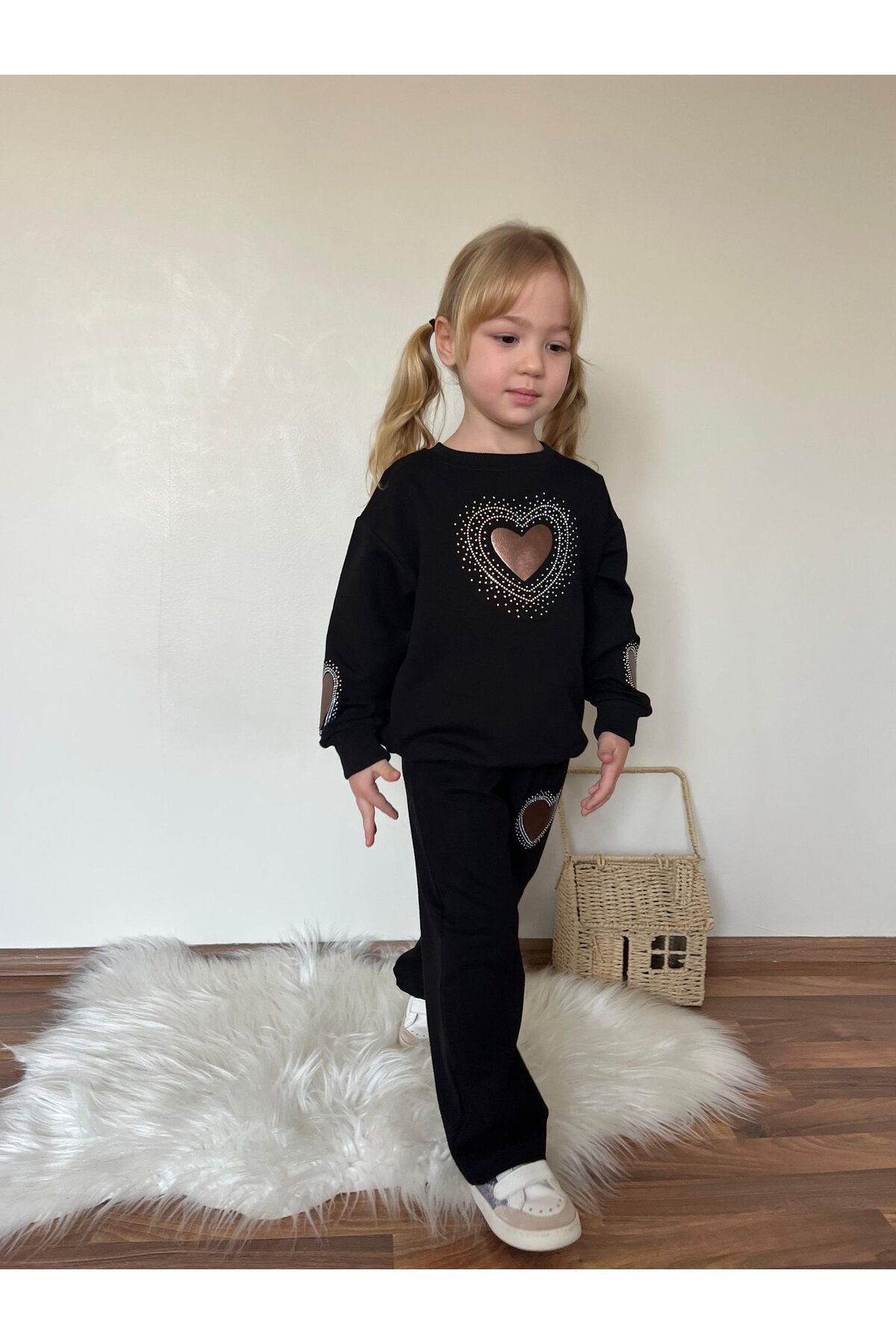 Kız Çocuk Kalp Detay Alt Üst Eşofman Takımı