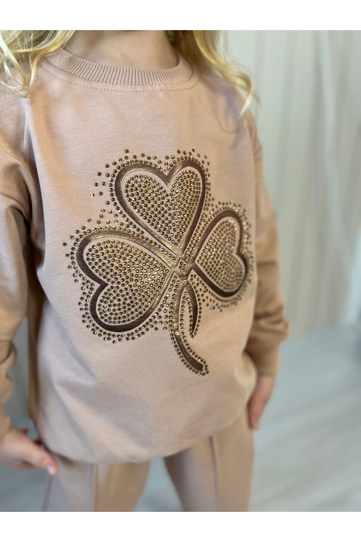 Kız Çocuk Kalpli Yonca Desenli Takım Bej