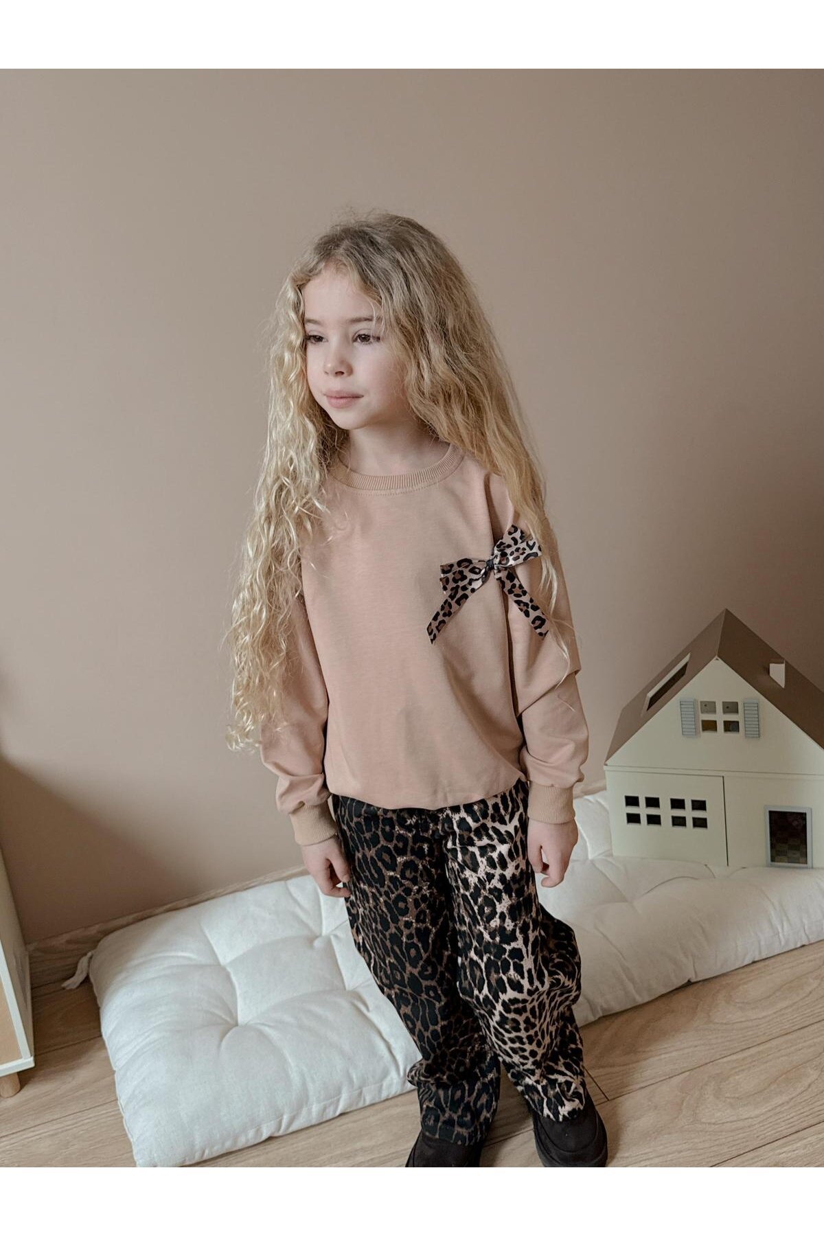 Kız Çocuk Leopar Desenli Beli Lastikli Pantolon ve Üst Sweat Takım