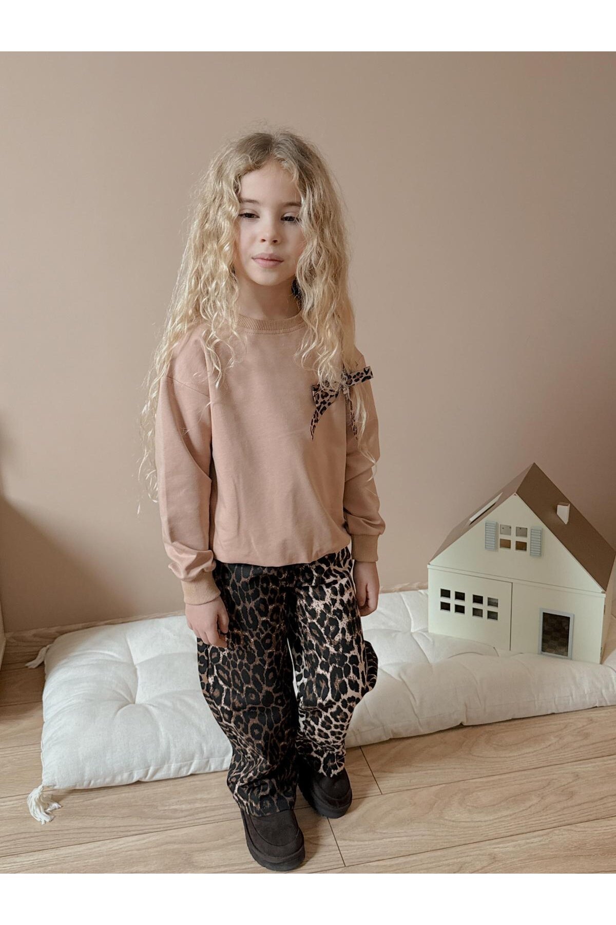 Kız Çocuk Leopar Desenli Beli Lastikli Pantolon ve Üst Sweat Takım