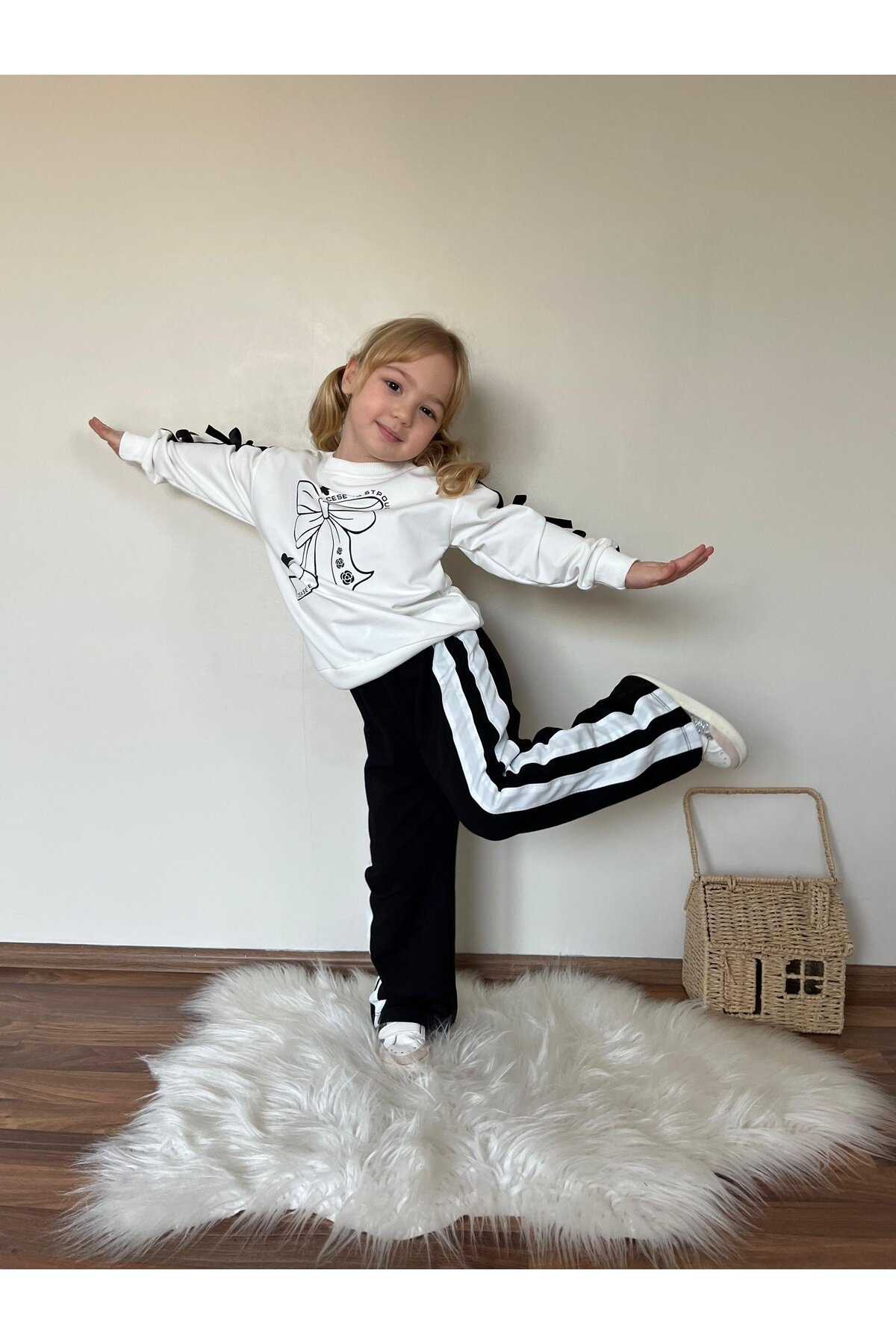 Kız Çocuk Şerit Detaylı Kurdela Baskı Eşofman Takım