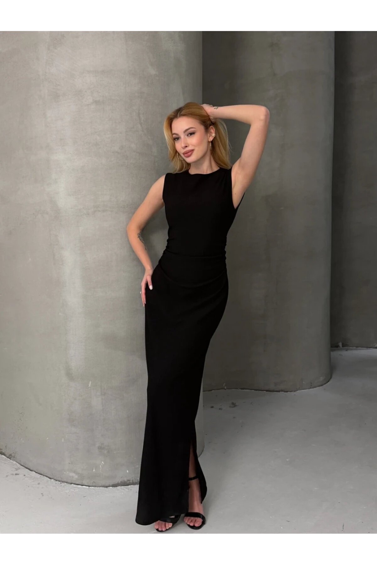 Kolsuz Bisiklet Yaka Yırtmaçlı Uzun Elbise Siyah