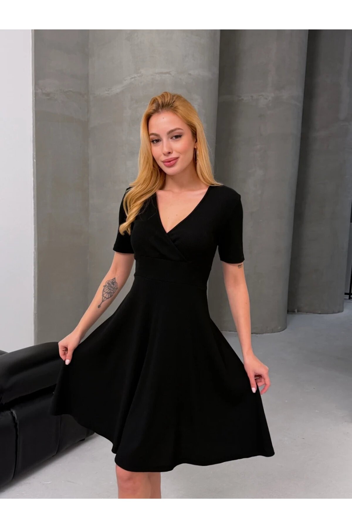 Kruvaze V Yaka Kısa Kollu Kloş Elbise Siyah
