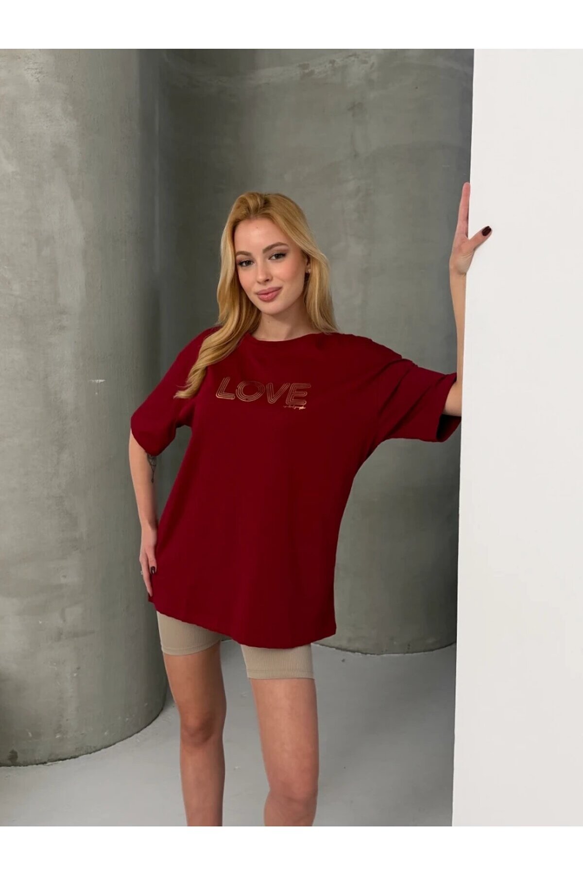 Love Baskılı Oversize Kadın Tişört – Kırmızı