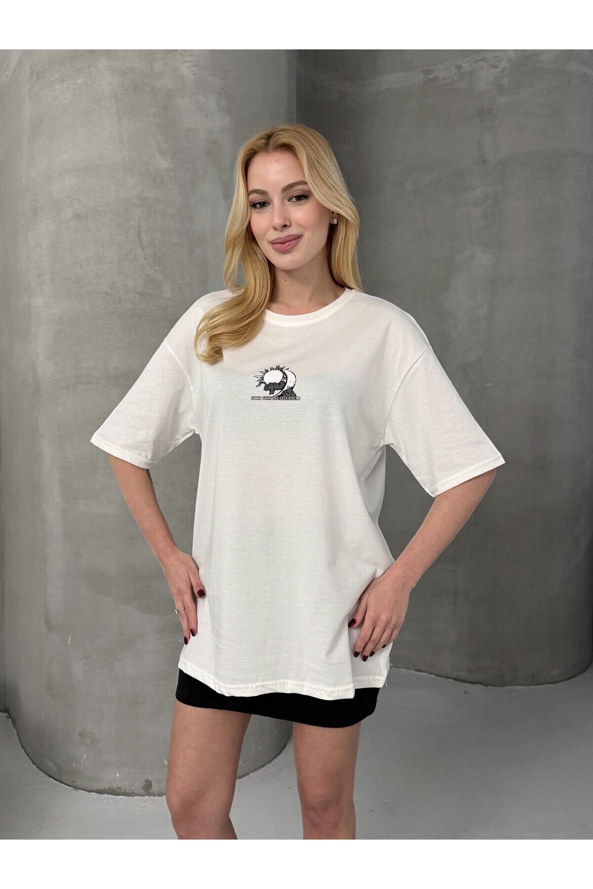 Moon Energy Sırt Baskılı Oversize Kadın Tişört Ekru