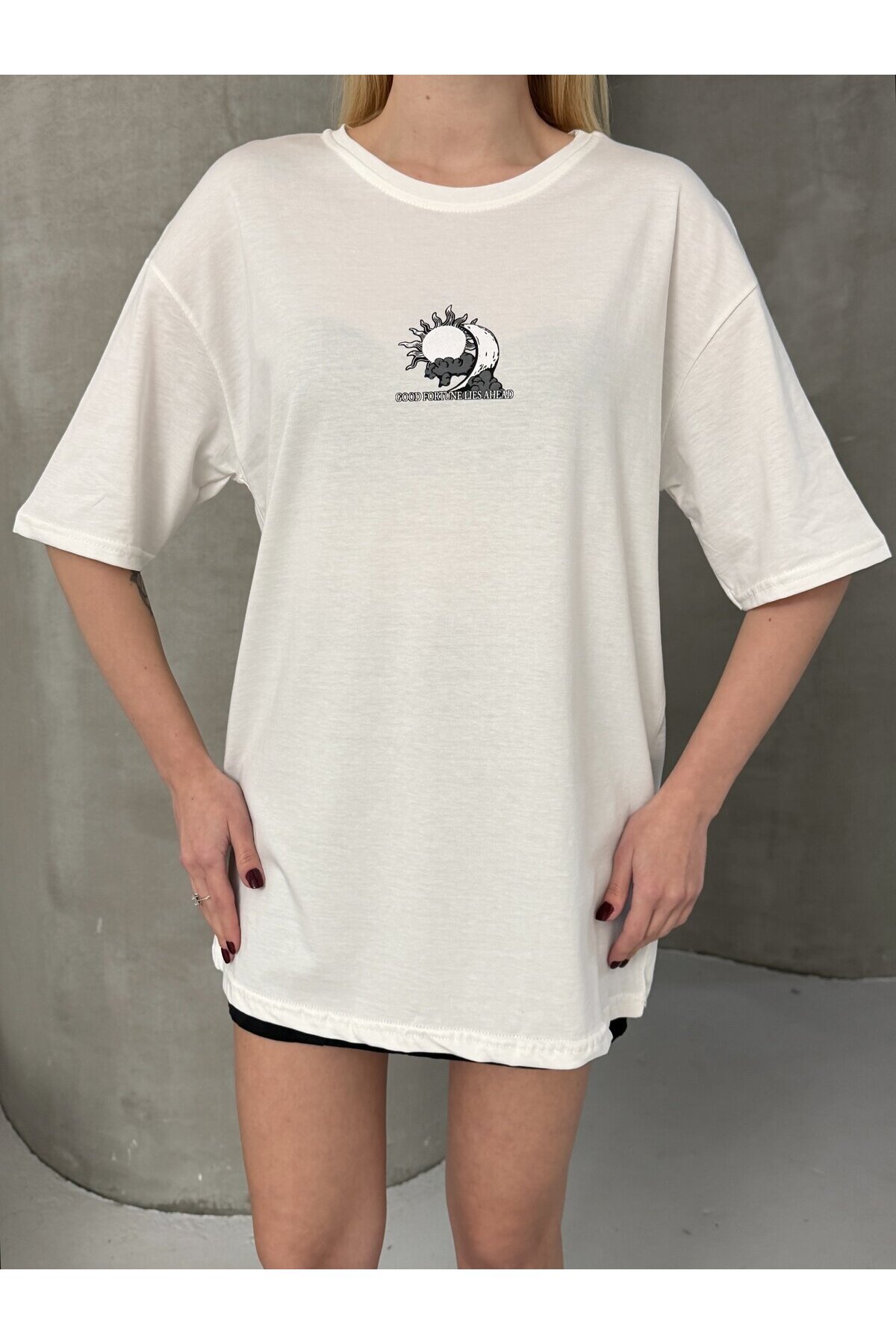 Moon Energy Sırt Baskılı Oversize Kadın Tişört Ekru